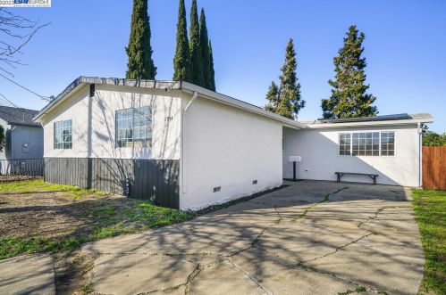 2954 Clearland Cir, West Pittsburg CA  94565-3243 exterior