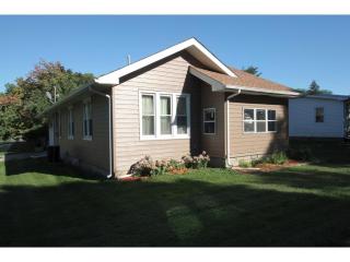 621 Main St, Iowa Center, IA 50161-2028