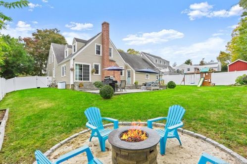 15 Edgewood Ave, Bridgeport, CT 06611-2407
