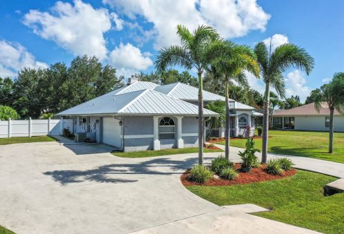 2135 Harding St, Fort Pierce, FL 34952-4955