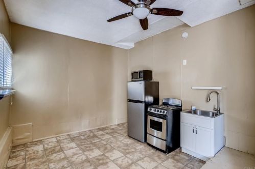 1860 Ensenada St, Lemon Grove CA  91945-3736 exterior