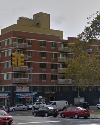 8712 175th St, Jamaica, NY 11432-5722