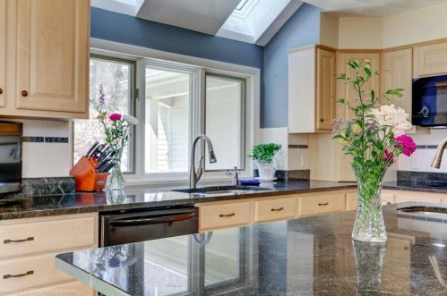 306 Walmsley Ln, South Kingstown RI  02874-3618 exterior