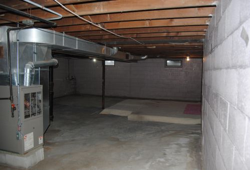 8339 Lk Dr, Milwaukee WI 53217-2816 exterior