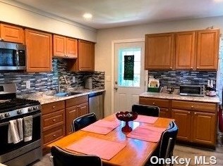 232 Nevada St, North Lindenhurst, NY 11757-5201