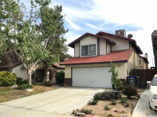 8201 Willowglen Dr, Bakersfield, CA 93311-2302