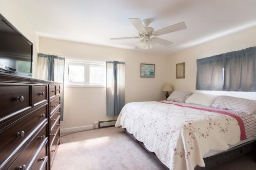 19 Casey Dr, Middletown RI  02842-6224 exterior