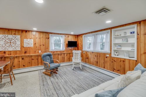 121 School Pl, Slaughter Beach DE  19963-1821 exterior