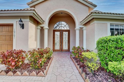 10701 Maple Chase Dr, Boca Raton, FL 33498-4864