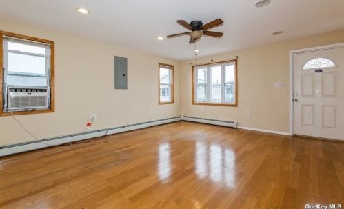 17 10th Rd, Far Rockaway NY  11693-1136 exterior