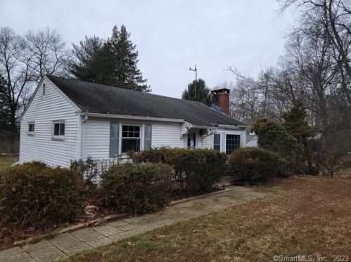 28 Cross Rd, Waterford, CT 06385-1608