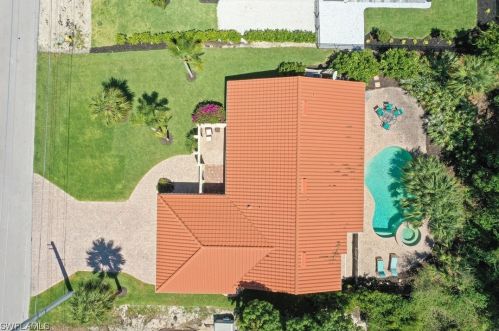 60 9th St, Bonita Springs, FL 34134-7421