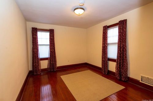 80 Watkins Ave, Middletown NY 10940-4529 exterior