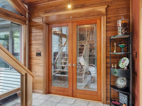 1410 Whitewater Dr, Manitowoc WI 54220-9437 exterior