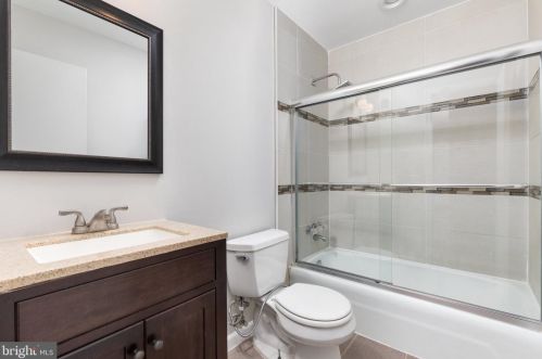 2271 Wheelwright Ct, Herndon VA  20191-2337 exterior