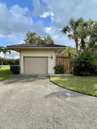 2156 Wightman Dr, West Palm Beach, FL 33414-5883