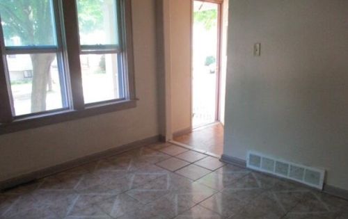 1919 Grant St, Milwaukee, WI 53215-2613