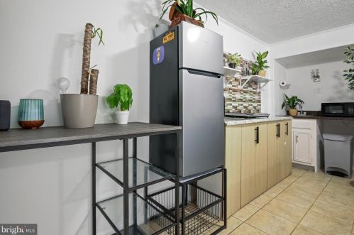 123 Davis Ave, Leesburg VA 20175-3405 exterior