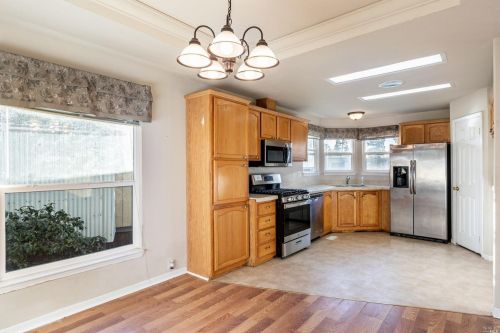 14 Ellie Dr, Santa Rosa CA  95403-1111 exterior