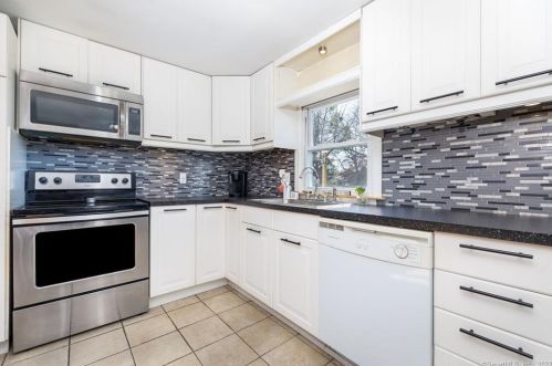 7 Fairfield Dr, Windsor Locks CT exterior