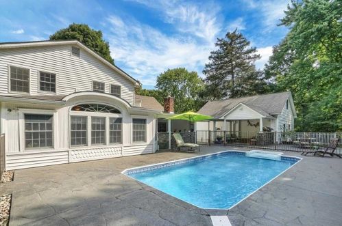 5 Carlson Ter, Fishkill NY  12524-3001 exterior