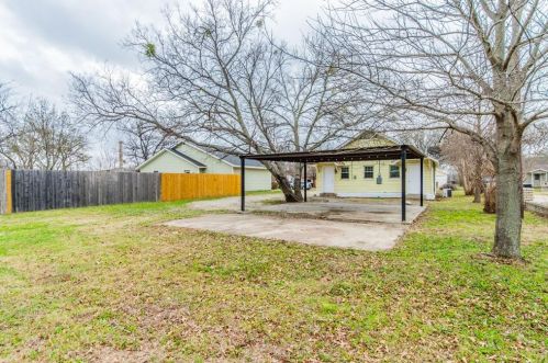 2569 High Crst Ave, Fort Worth TX 76111-1800 exterior