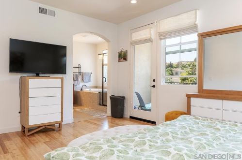 6962 Feldspar Pl, Carlsbad CA  92009-5212 exterior