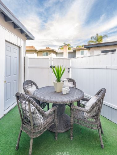 10404 Rutgers Ct, Cypress CA  90630-4229 exterior