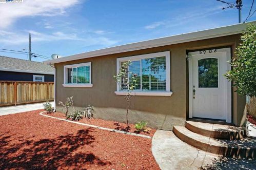 8908 B St, Oakland, CA 94621-1132