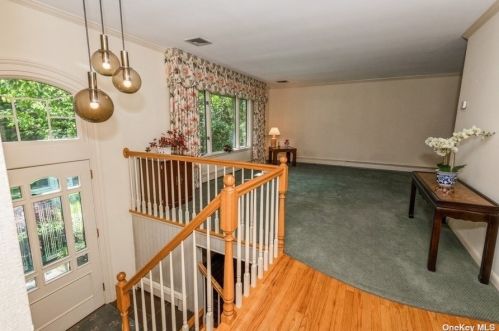 118 Waterside Rd, Northport, NY 11768-2155