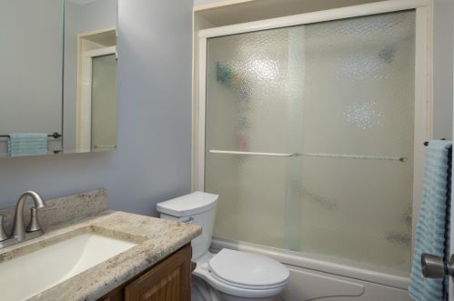 558 Lorraine Dr, Valpo IN  46385-2924 exterior