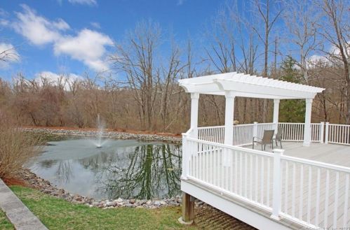 12 Stillwater Cir, Brookfield Center CT  06804-1146 exterior