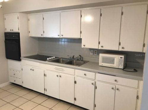 6025 Central Ave, New Port Richey, FL 34653-3202