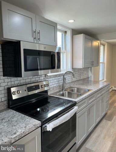 36 Hockersville Rd, Swatara, PA 17033-1960