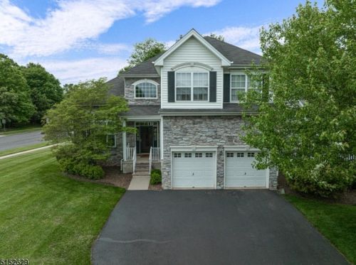 1 Stirrup Ln, Flemington, NJ 08822-3437