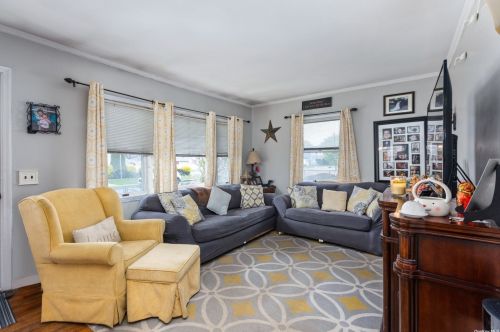 206 Lido Pkwy, North Lindenhurst, NY 11757-6021