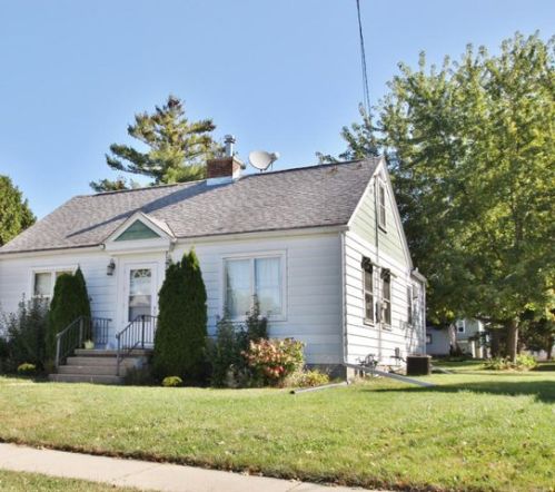 1403 Dakota St, Watertown, WI 53094-6514