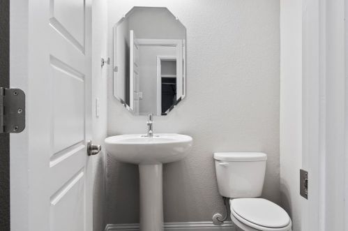 1105 Whispering Hills Dr, Midlothian TX  76063-6603 exterior