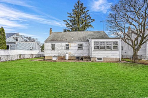 269 43rd St, North Lindenhurst, NY 11757-2733