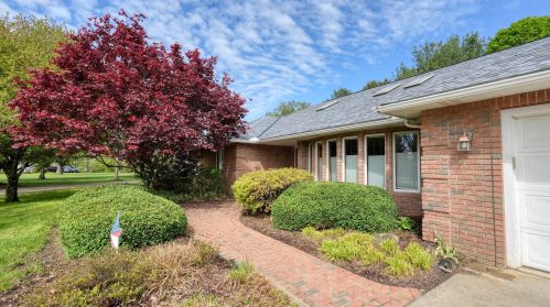 61437 Greenbriar Dr, Cambridge, OH 43725-9435