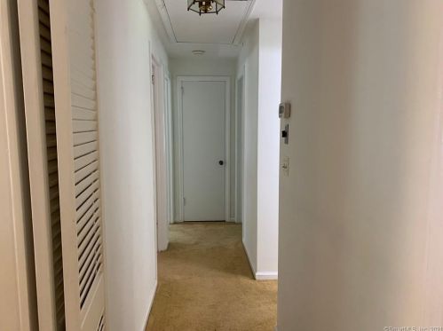 156 Green Manor Rd, Manchester CT  06042-3361 exterior