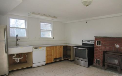 43 Baker St, Mohegan Lake, NY 10547-1700