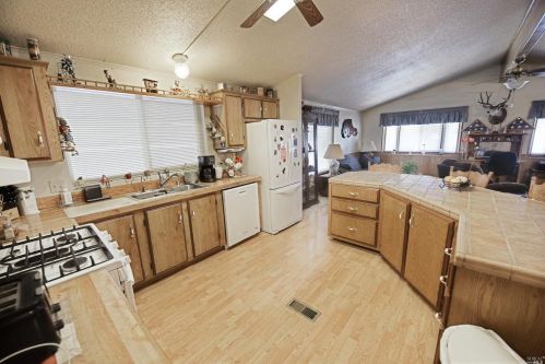 8028 Cliffrose St, Windsor CA  95492-9539 exterior