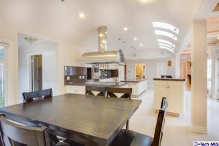 915 Green Ln, La Canada CA  91011-2412 exterior