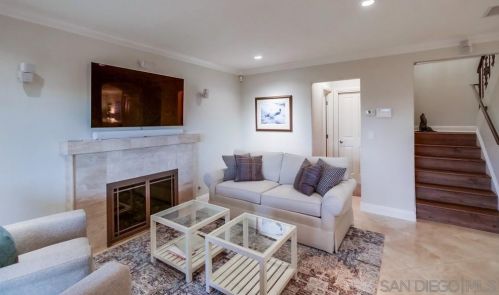 7060 Dennison St, San Diego CA 92122-2431 exterior