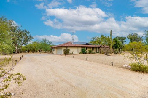 4702 Saguaro Park Ln, Glendale, AZ 85310-3029