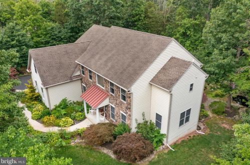 185 Clover Ln, Perkiomenville PA  18074-9485 exterior