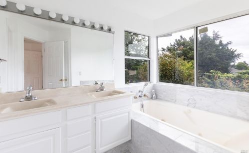 2128 Hvn Dr, Santa Rosa CA 95404-3221 exterior