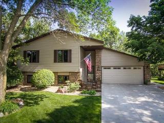 7816 103rd St, Minneapolis, MN 55438-2047