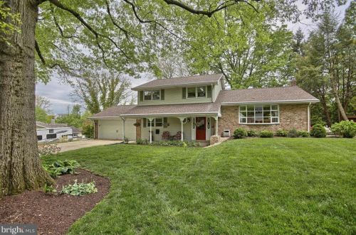 913 Shiremont Dr, Navy Sup Dpt, PA 17050-2156
